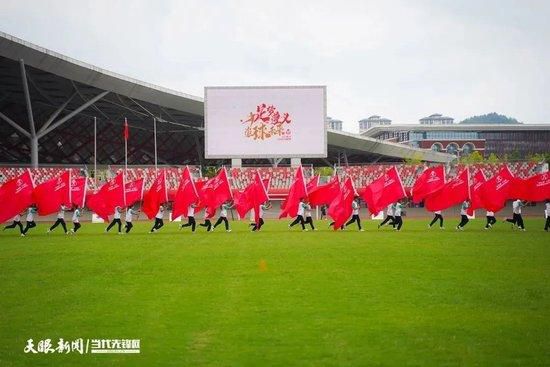 年青的克劳蒂雅是个艺术品修复师，公司进不够出，公众机关又欠她酬劳，端赖外婆的退休金撑着。但是外婆俄然过世，公司眼看就要破产，走投无路的克劳蒂雅因而和员工合谋，把外婆「冻」起来，好继续领退休金，撑到公众机关付款。十分困难就要渡过难关，朴重却拙笨的税务差人赛门竟然无可救药地爱上了克劳蒂雅！层层蒙骗、重重假装、误解连连，克劳蒂雅的圈套就像把冷冻外婆摊在阳光下，一点一滴在熔化…